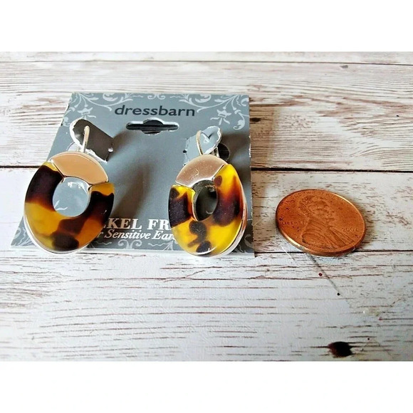 Retro Tortoise Shell Drop Earrings with Gold Accents - Picture 2 of 4